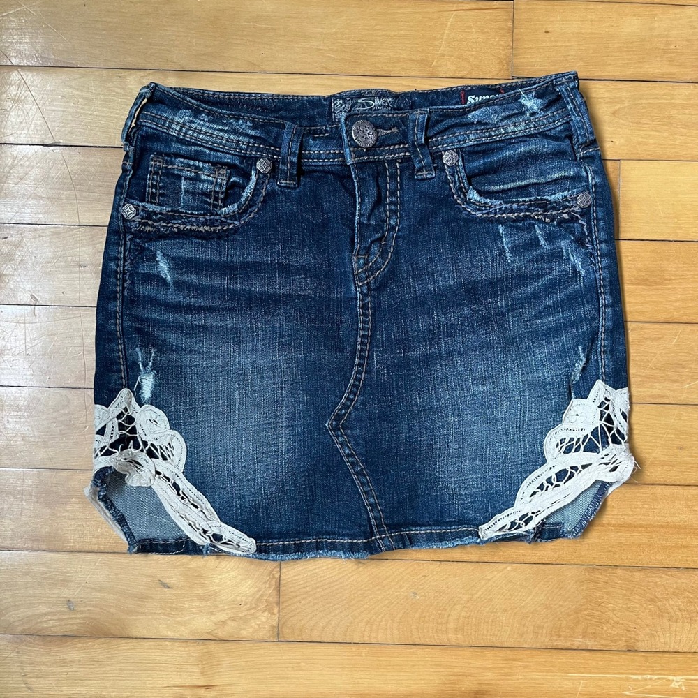 Silver Jeans Co Francy Mid Mini Denim Skirt Dark Wash Crochet Lace Inset W25